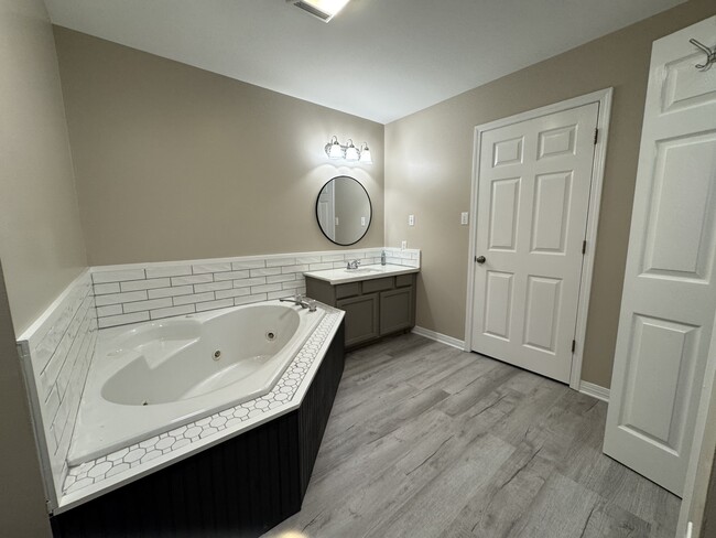 Building Photo - 829 Eden Oaks Dr