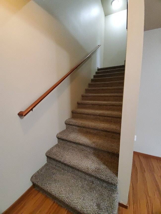 Building Photo - Pre-leasing NOW! 6 Bedroom, 3 Bath Home!