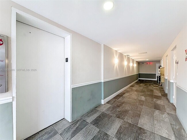 Building Photo - 2424 SE 17th St