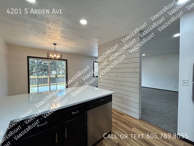 Building Photo - 4201 S Arden Ave