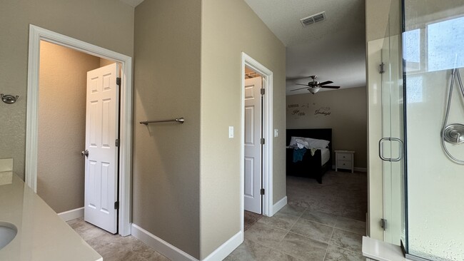 Master Bathroom - 1618 Oak St