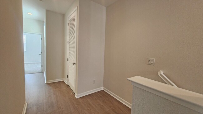 Building Photo - 840 Bronze Ln