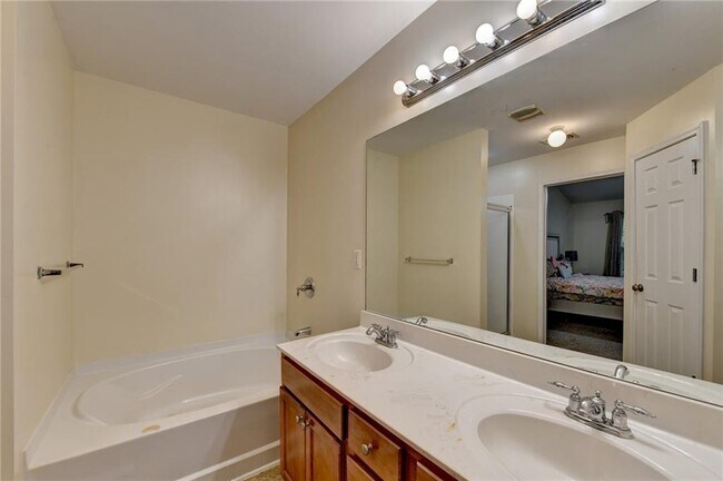 Building Photo - 2602 Pierce Brennen Ct NE