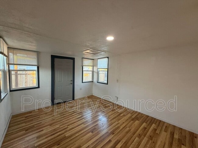 Building Photo - 632 Fir St