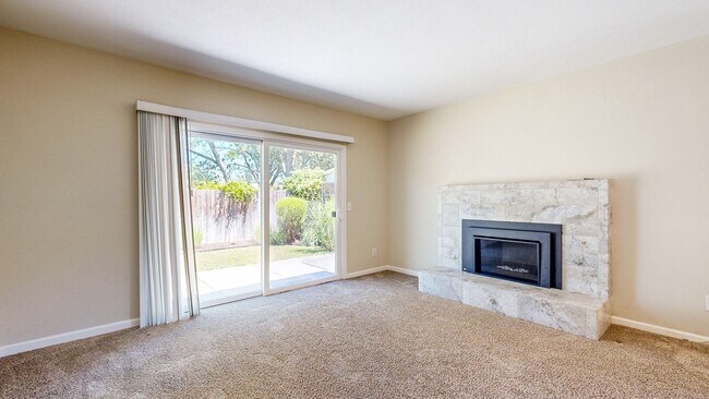 Building Photo - Rincon Valley Single Level, Landscaper Included!