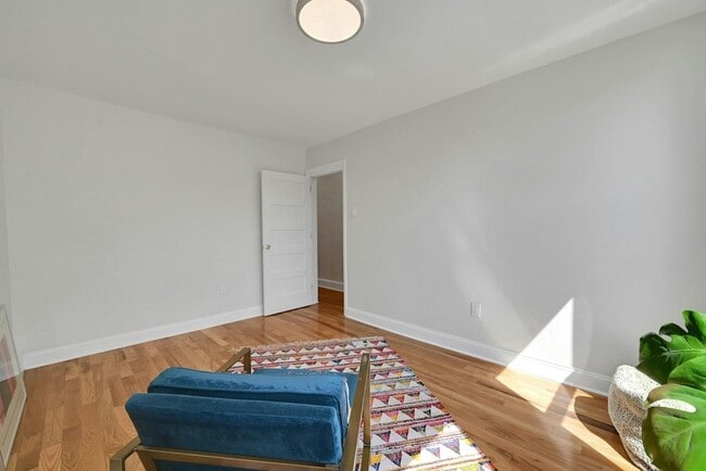 Building Photo - 158 Edgar St