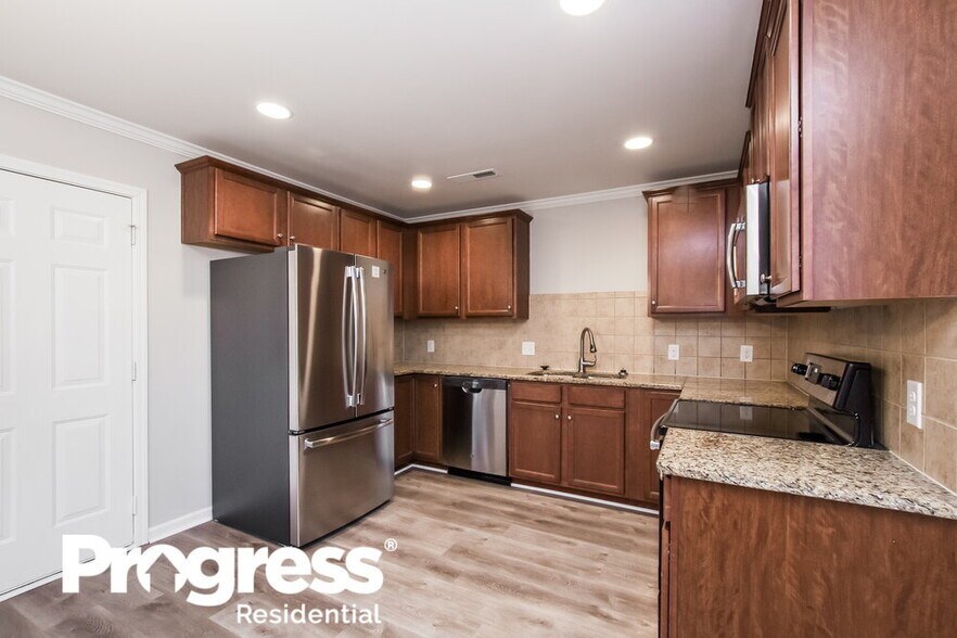 Building Photo - 740 Willow Creek Dr