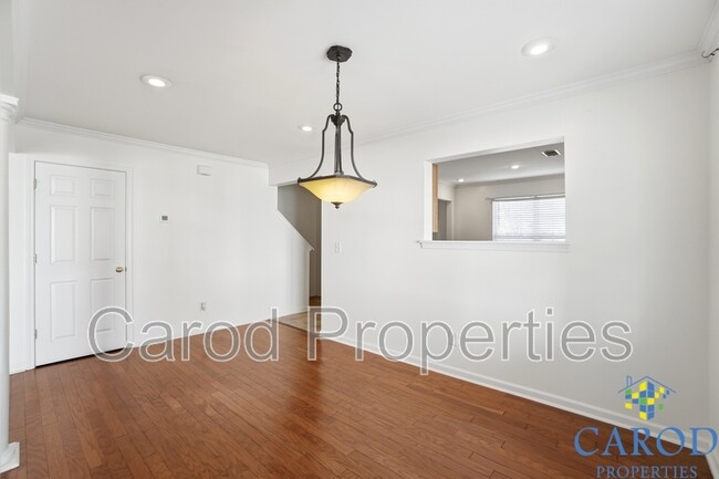 Building Photo - 3405 Broadwick St