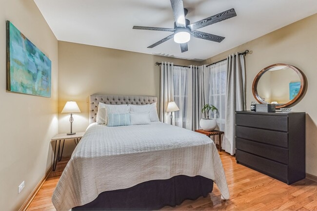 Building Photo - Fully Furnished 4 Bedroom 2.5 bathroom home in Bloomingdale
