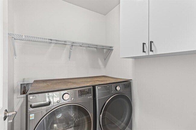 Building Photo - 4702 Rosedale Ave