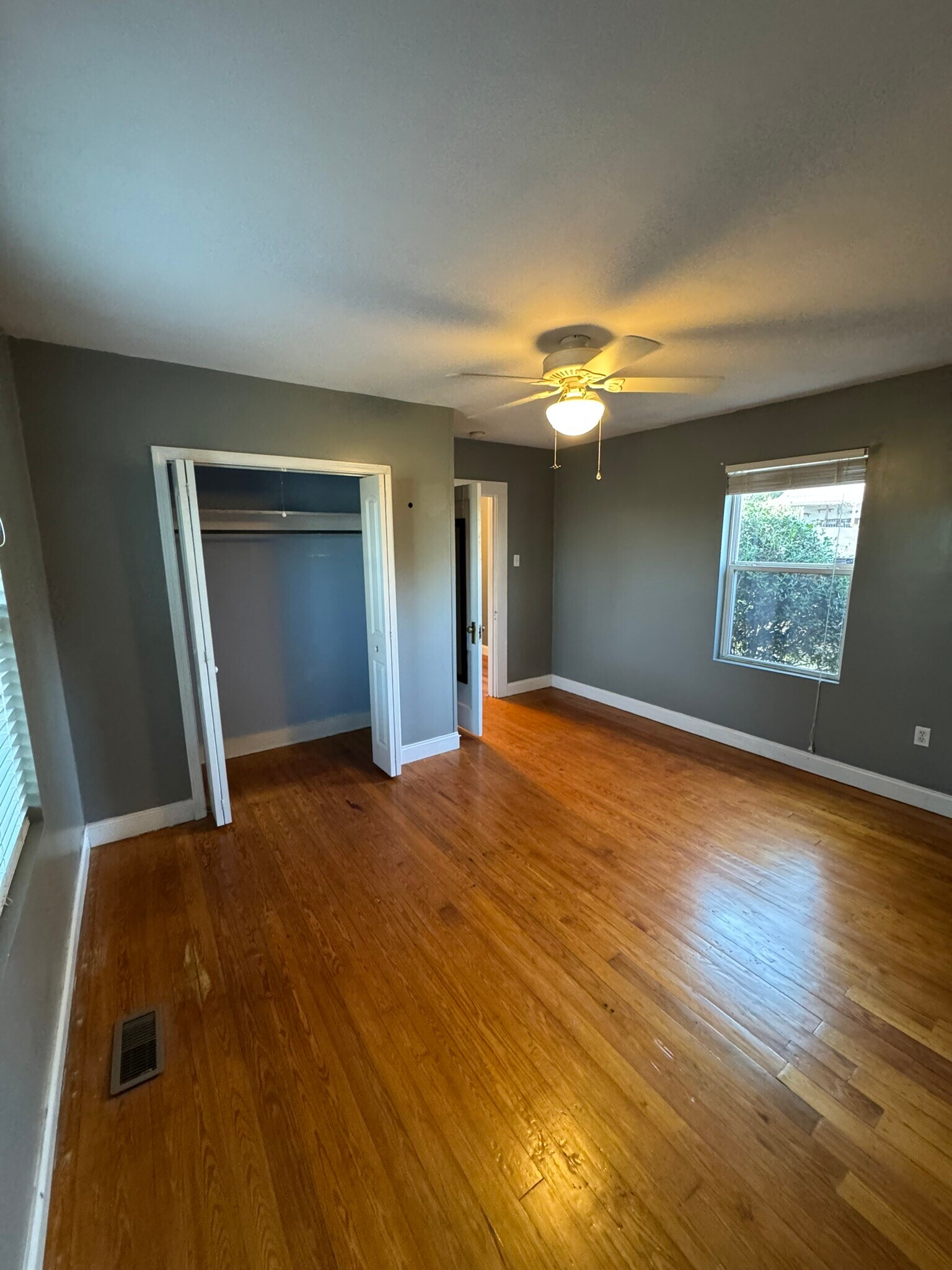 Master Bedroom - 2406 Highland Dr