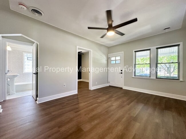 Building Photo - Beautifully Updated 2-Bedroom Home w/ 2-Car Garage Near Martin Road Park!