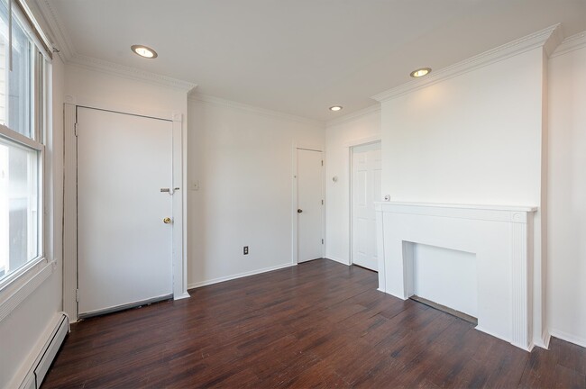 Building Photo - 48 Ravine Ave