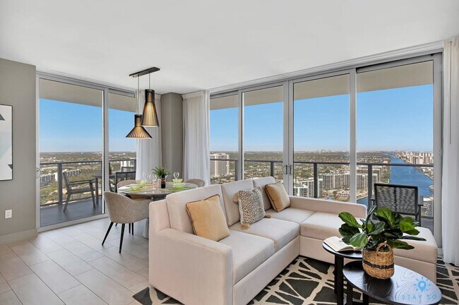 Building Photo - 4010 S Ocean Dr