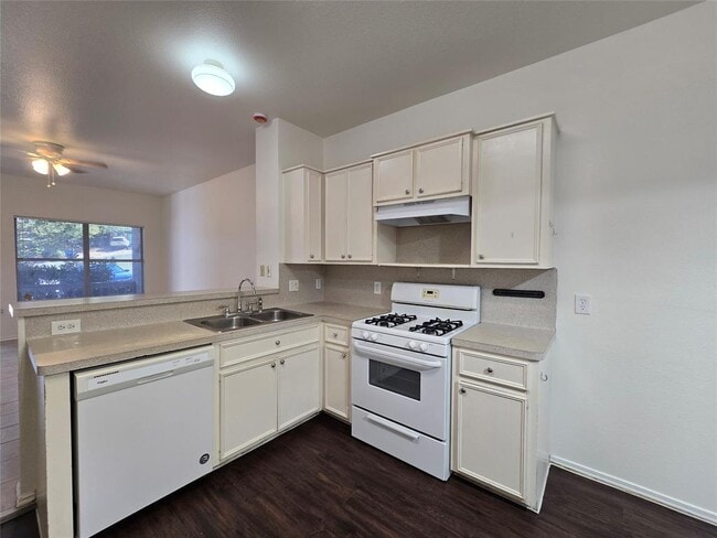 Building Photo - 5404 Garden View Cove