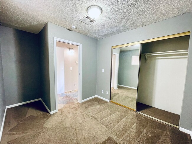 Building Photo - Charming 2 story townhome waiting for you.