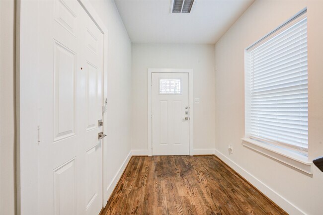 Building Photo - 1605 Colorado St