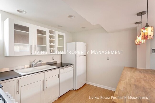 Building Photo - Bright Oversized Basement Apartment in Alb...