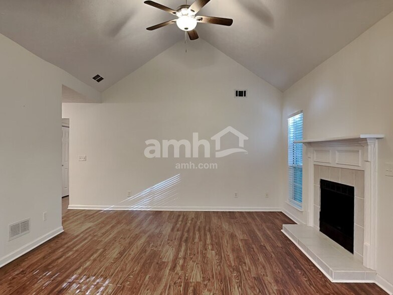 Building Photo - 755 Allen's Landing Dr SE