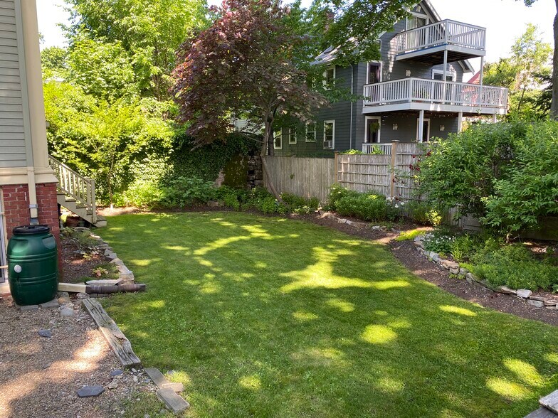 Building Photo - 105 Chestnut St