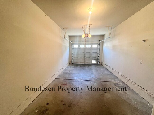 Building Photo - Lovely 3 bedroom duplex - Shown by appoint...