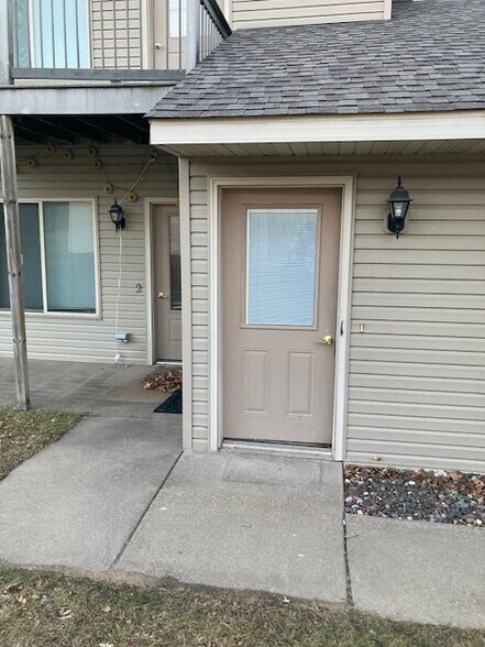 Building Photo - 226 W South St