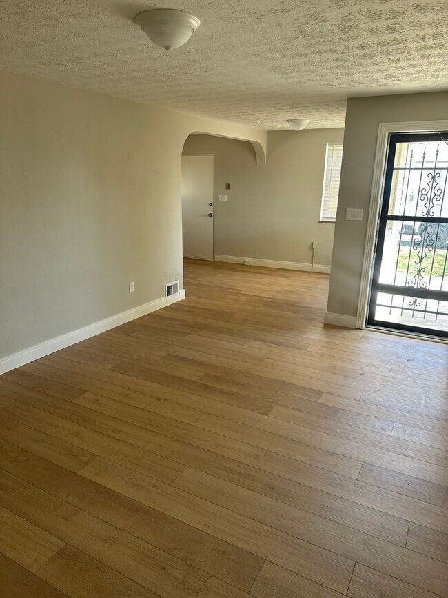 Building Photo - Move In Ready 2 Bedroom with Attached Gara...