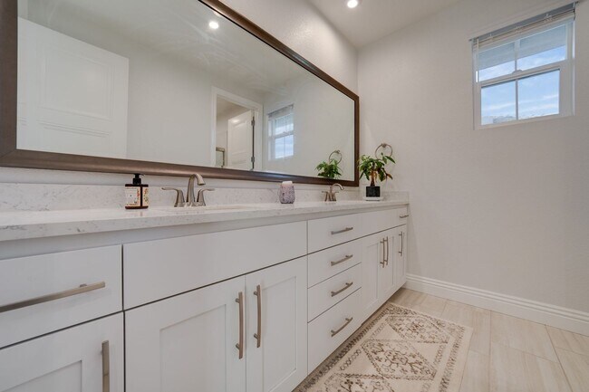 Building Photo - Luxury 4 Bedroom Home in Gated El Dorado Hills Community!