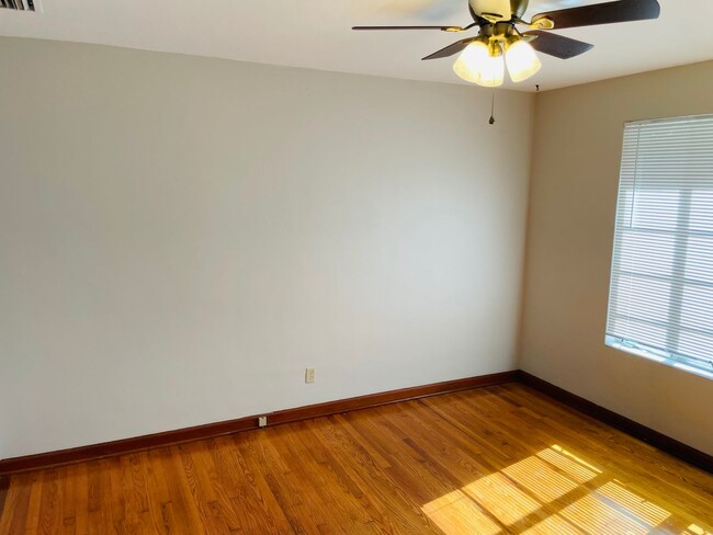 Building Photo - Midtown Charmer