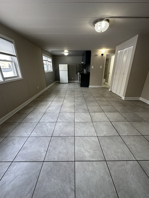 Building Photo - 9632 Ivanhoe Ave