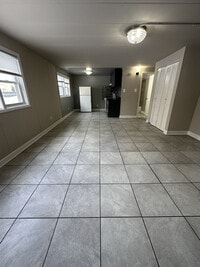 Building Photo - 9632 Ivanhoe Ave