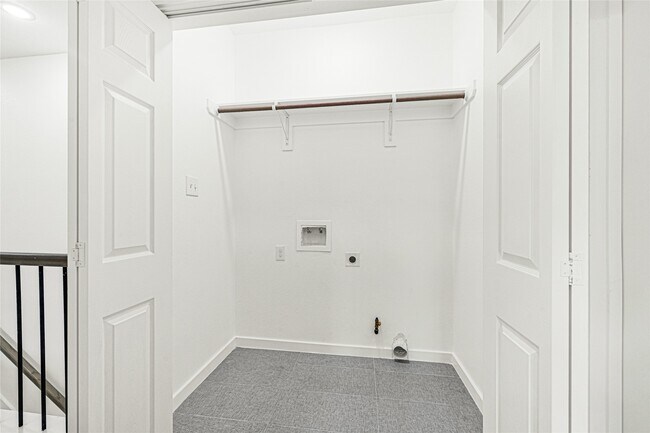 Building Photo - 9316 Waller St