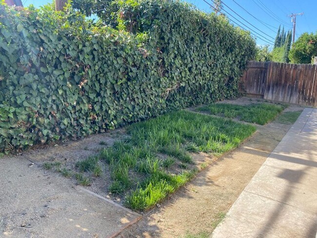 Building Photo - 2 Bed, 1 Bath single story duplex