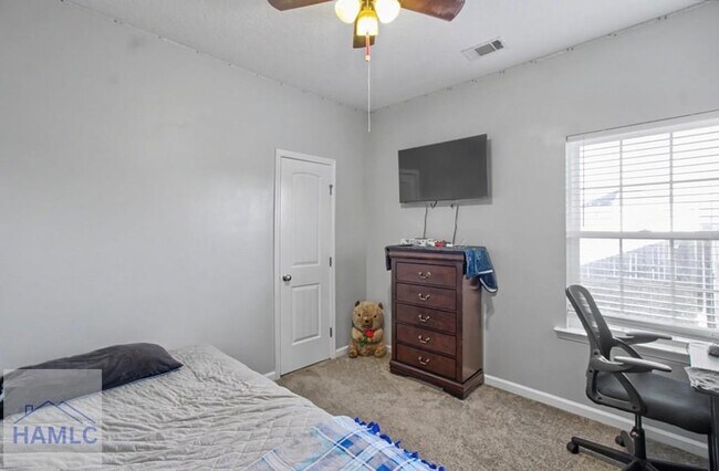 Building Photo - 56 Avondale Dr NE