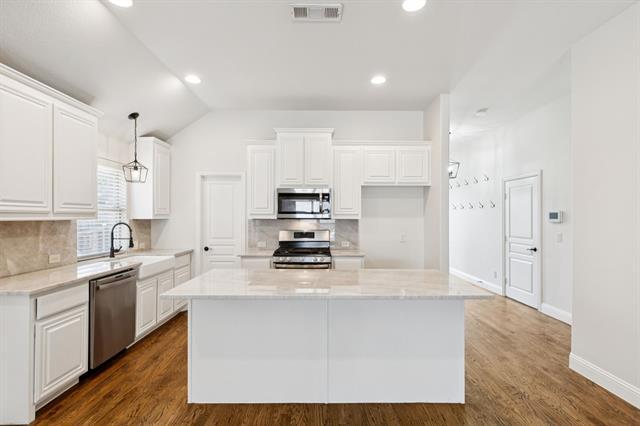 Building Photo - 512 Eastbrook Dr