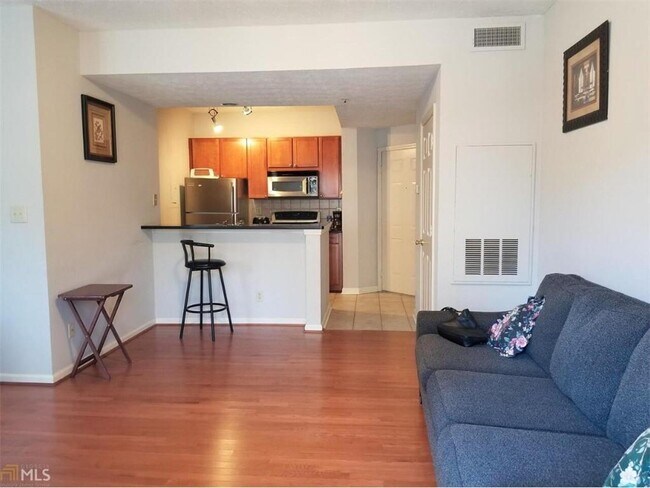 Building Photo - 1250 Parkwood Cir SE