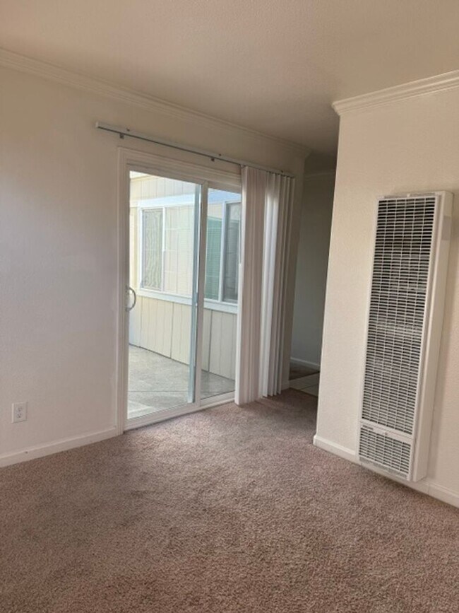 Building Photo - 3 bedroom 2 Bath House with 2 car garage in Rohnert Park