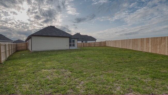 Building Photo - Spacious Single-Family Home Available Now!