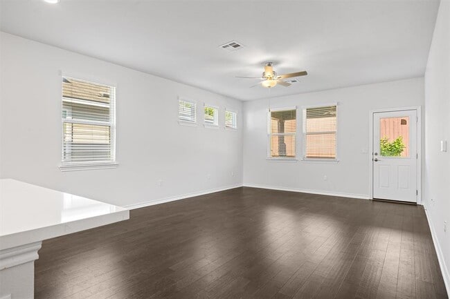 Building Photo - 15604 Ellinger Dr