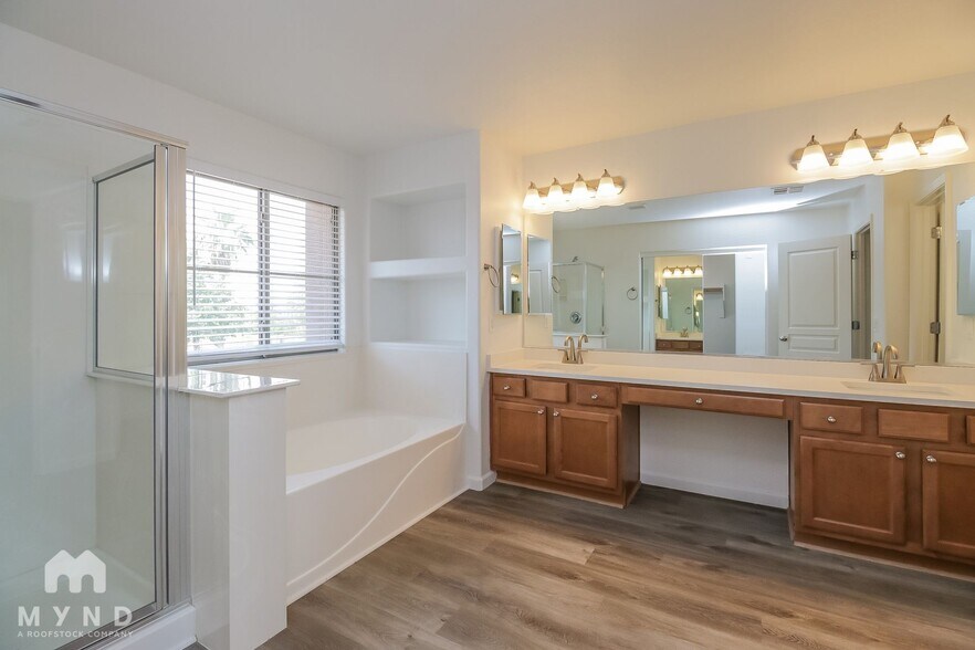 Building Photo - 1635 S Starling Dr