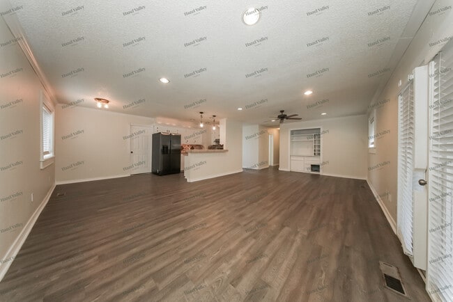 Building Photo - 512 Annawood Dr