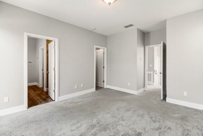 Building Photo - Move-In Special! Beautiful Alkali Flat Ren...