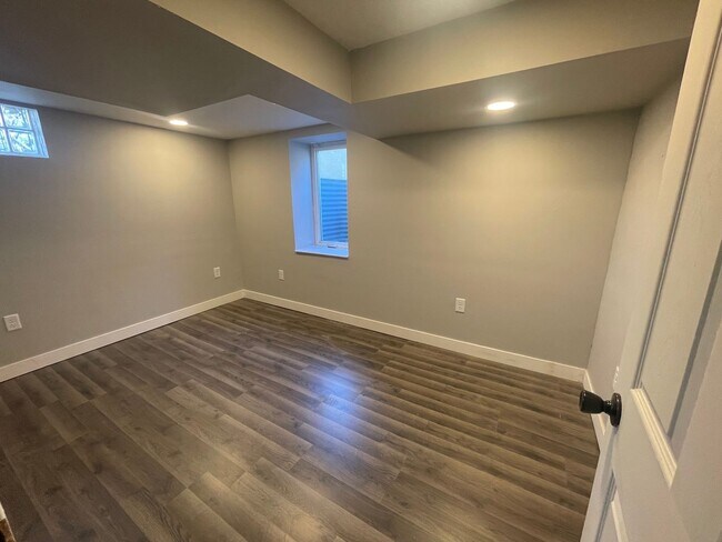 Building Photo - Charming 4bd. Tons of storage and 2 car garage!