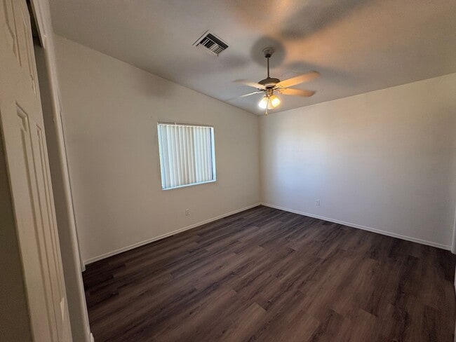Building Photo - 2109 E Pinal Vista