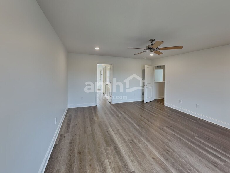 Building Photo - 9028 Henley Ave