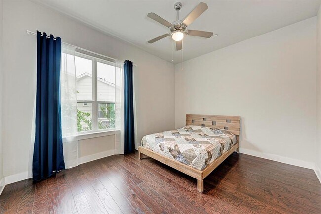 Building Photo - 3108 E 51st St