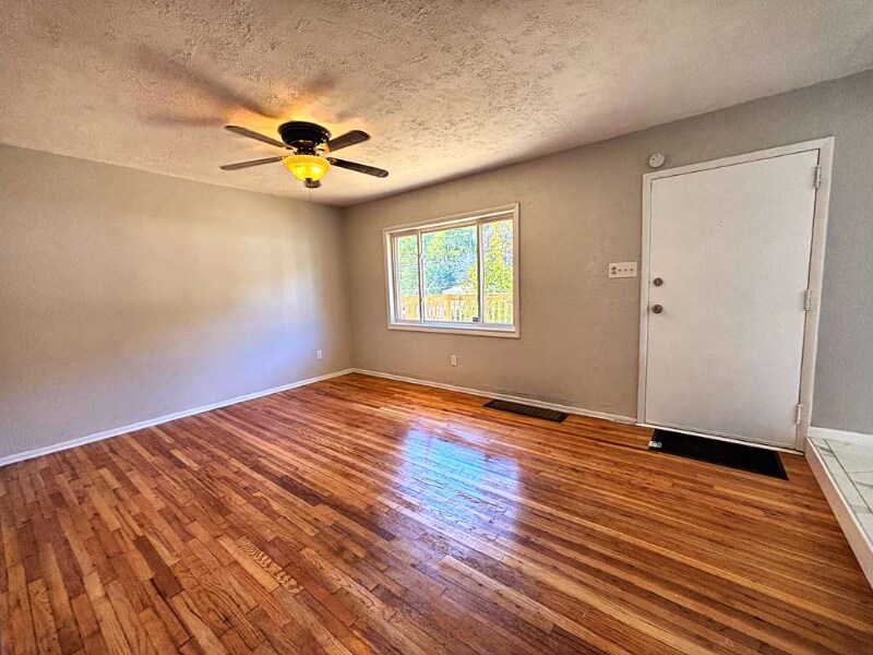 Building Photo - 741 Jefferson Rd