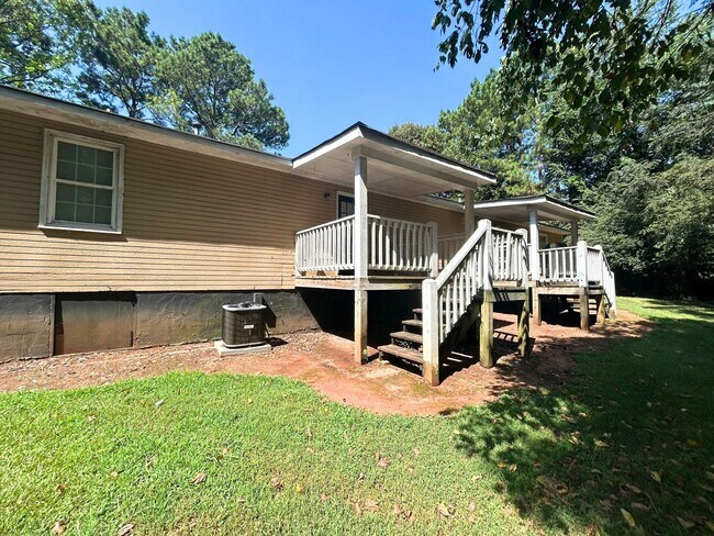 Building Photo - NOW LEASING FOR AUGUST 2026!