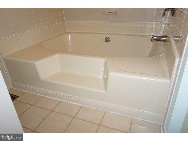 Building Photo - 203 Steeplechase Ct