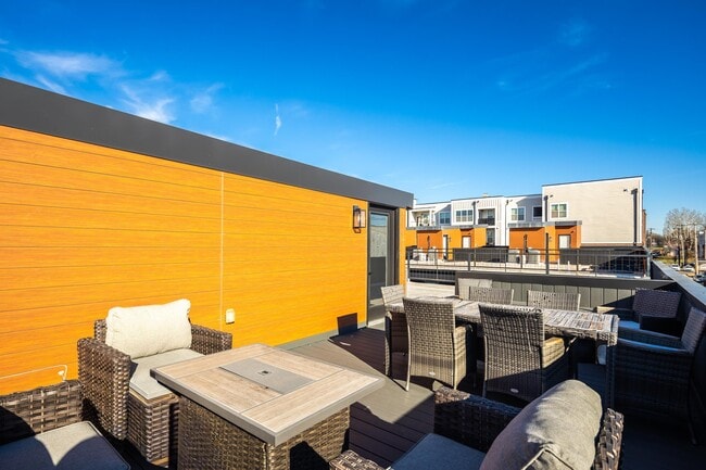 Building Photo - 400 E Pontotoc Ave